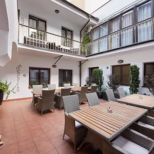 https://old-prague-house.praguehotelsweb.com